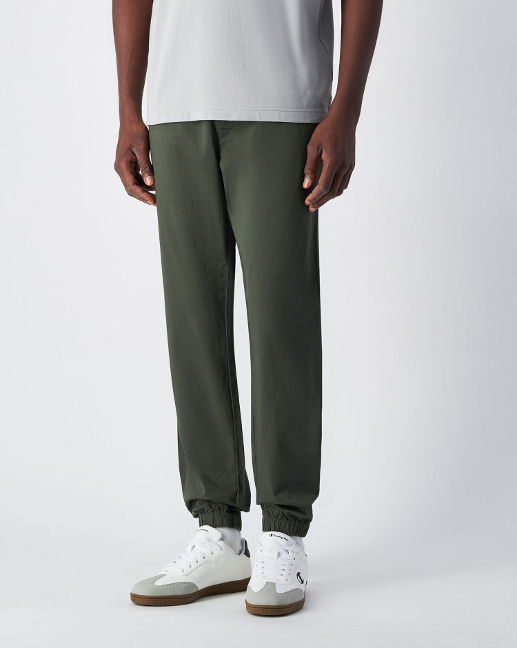 Pantaloni Con Polsini Elastici in Woven Mineral Dye Verde Uomo