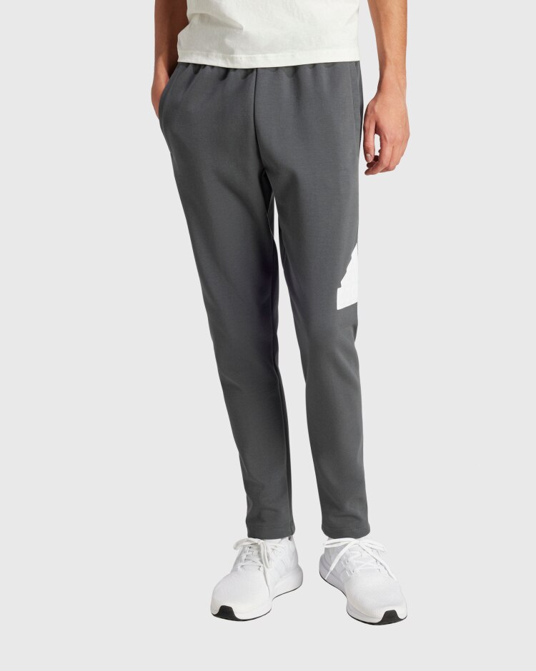 Adidas Pantaloni Future Icons Badge Of Sport Grigio Uomo