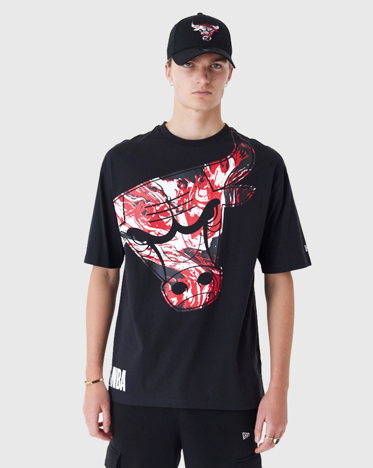 New Era NBA T-Shirt Oversize Chicago Bulls Graphic Nero Uomo