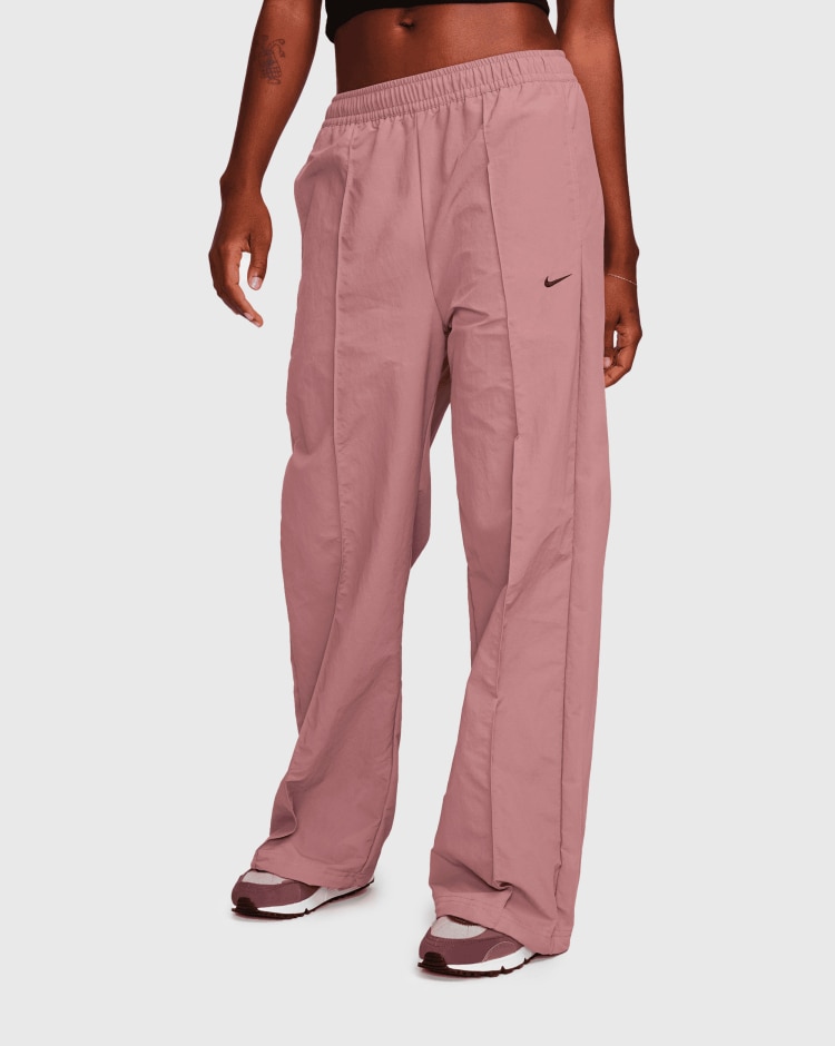 Nike Swoosh Pantaloni Sportswear Mid-Rise Open-Hem Woven Rosa Donna