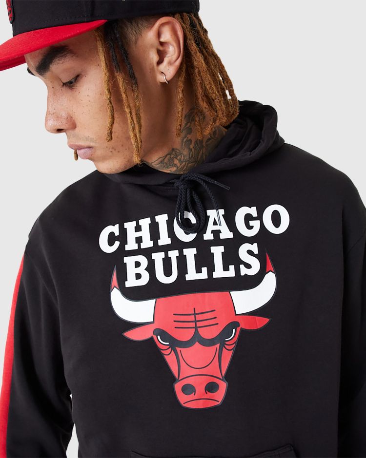 New Era NBA Felpa Oversize Con Cappuccio Colour Block Chicago Bulls Nero Uomo